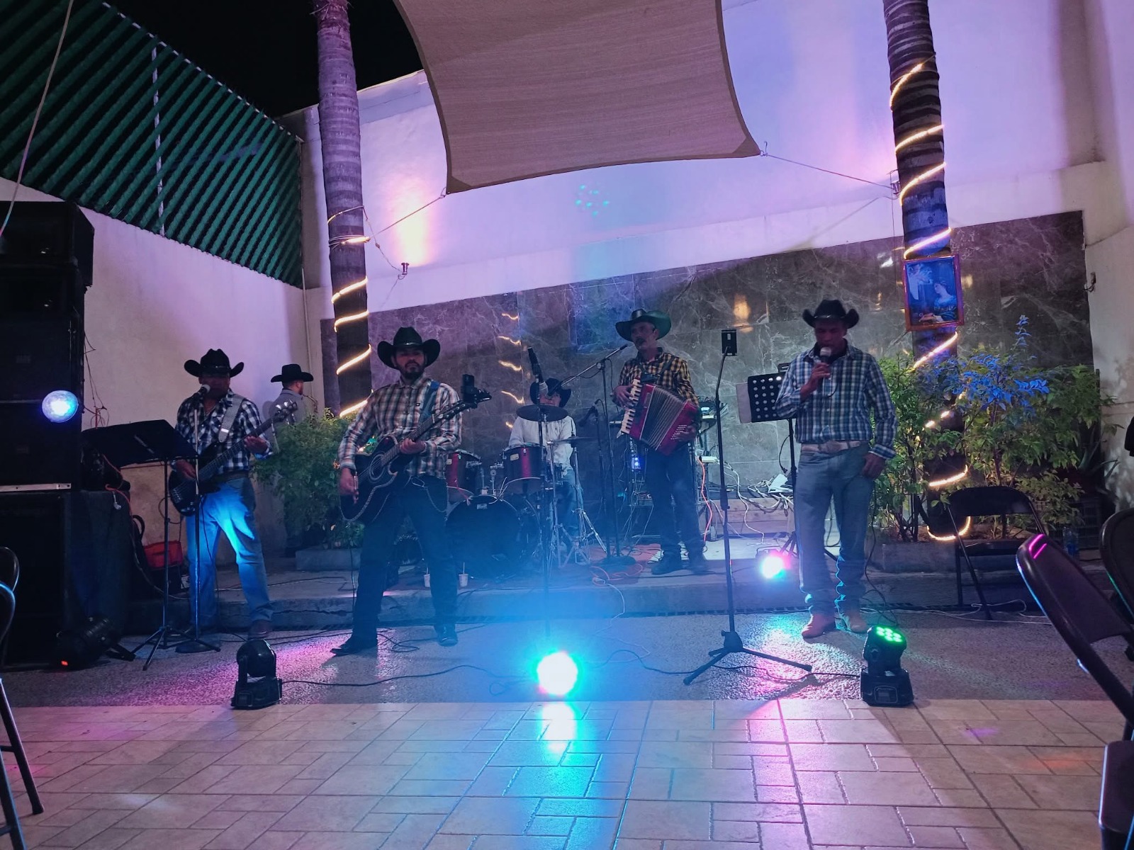 Deseo Norteño en una presentación en vivo