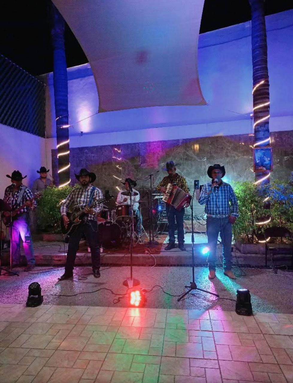 Integrantes de Deseo Norteño durante un evento